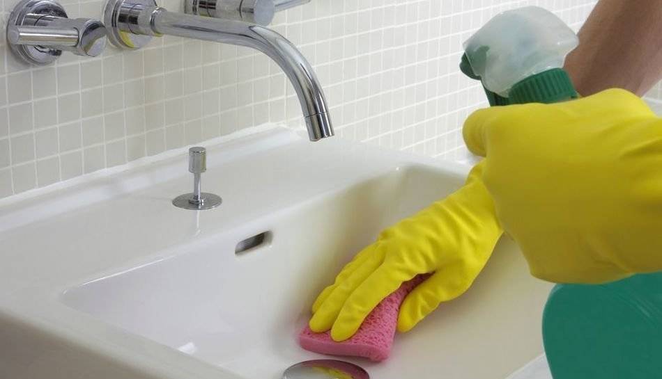 bathroom_cleaning